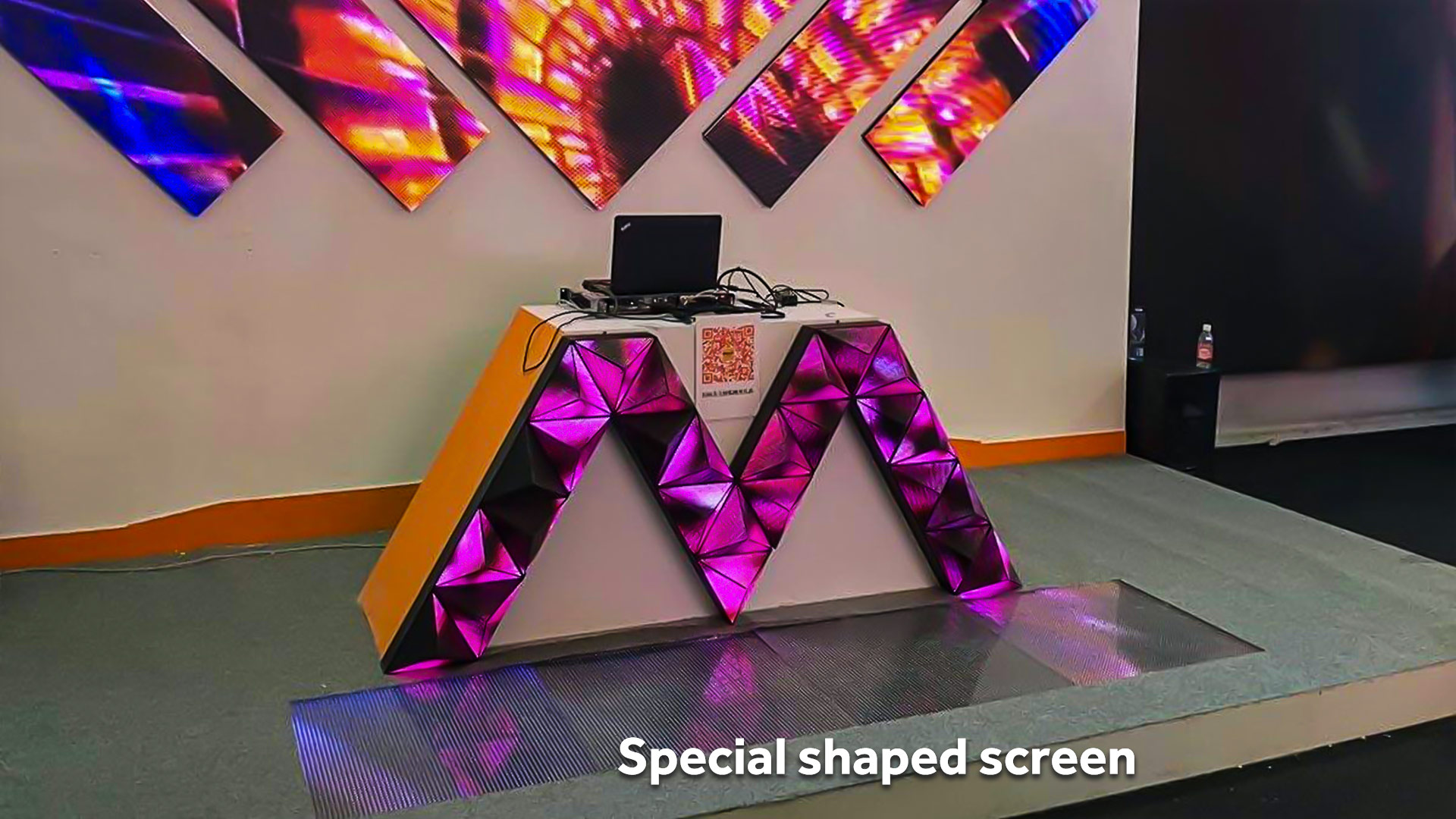 custom shape led screen of the shape of letter M