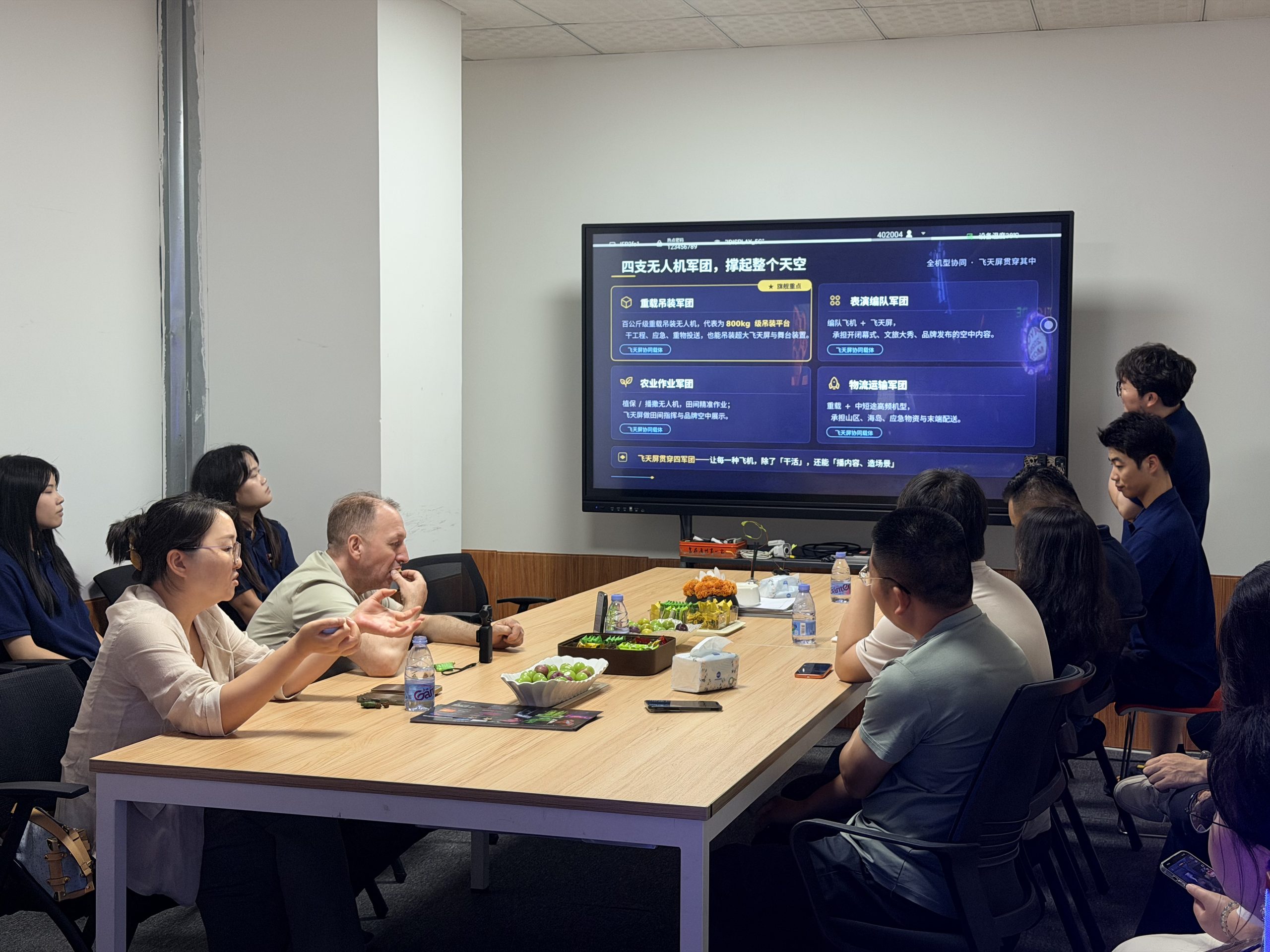 An Xiao speaking at the iDisplay industry exchange in Shenzhen